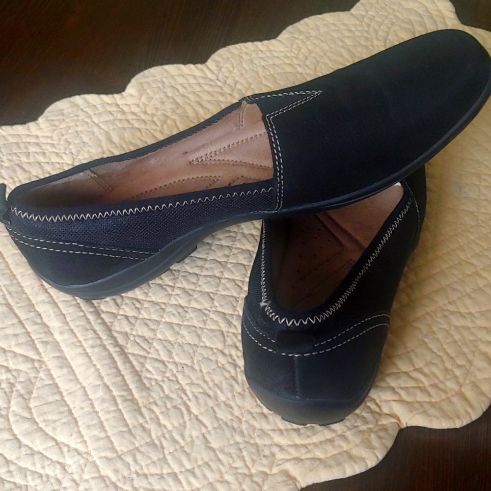 Naturalizer Shoes - Picture 2 of 5